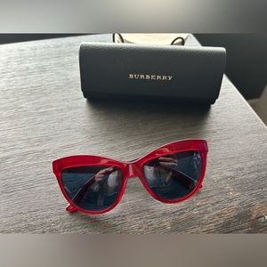 Burberry Script Wayfarers
BE4267 349580/red